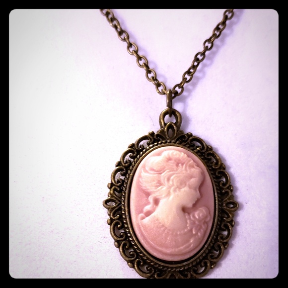 New! Handcrafted 18” Lady Rose Beige Cameo Necklace - Picture 1 of 7